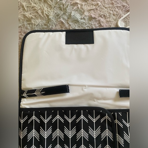 Portable changing pad - Picture 4 of 6